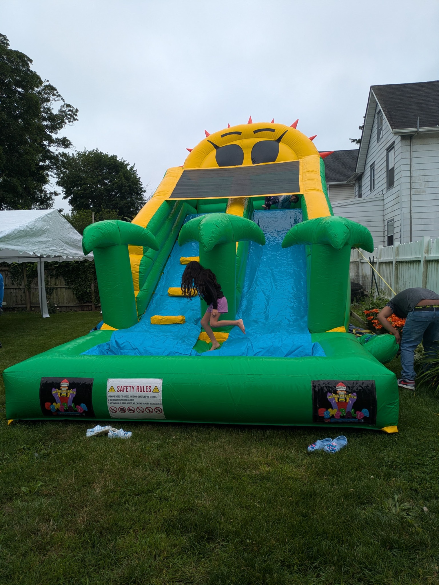 Sun slide inflatable